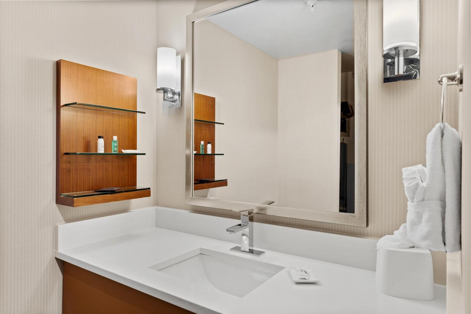 Delta By Marriott Mount Pleasant 3*